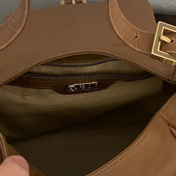 Fendi Tan Leather Shoulder Bag with Slouchy Design - Picture 11 of 11